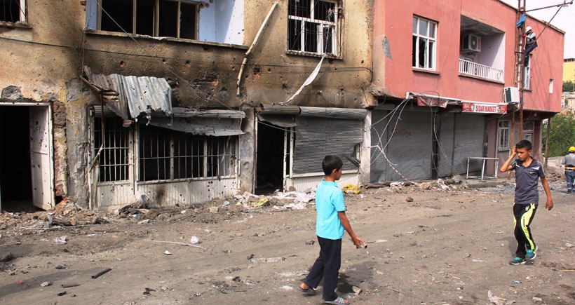 Bir memleket düşünün gök gürültüsü bile  bombaya benziyor!