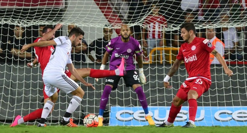 Beşiktaş, Antalyaspor'u deplasmanda 5-1 yendi