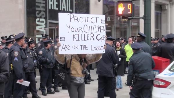 New York'ta protestolar Şükran Günü'nde de sürdü