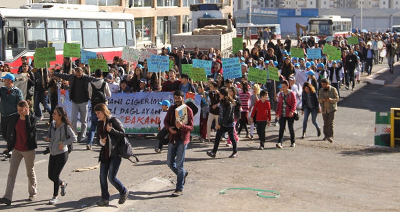 Diyarbakırlılar, bakanlığın askeriye devrettiği Kent Ormanı için yürüdü