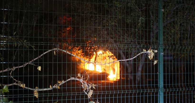 İzmir'de Fransız Kültür Merkezi'nin bahçesindeki işletmede yangın