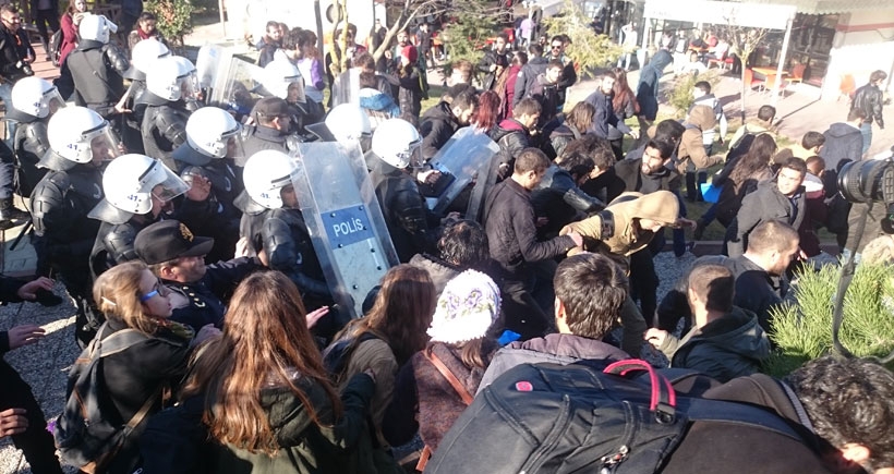 KOÜ’de Rektörle görüşmek isteyen öğrencilere özel güvenlik ve polis saldırdı!