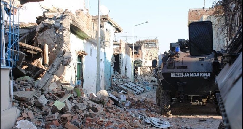 Diyarbakır Sur'da 3 asker 1 polis hayatını kaybetti