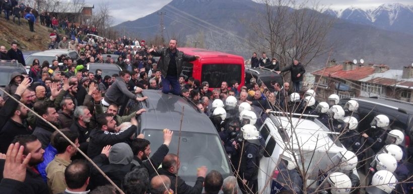 Bir kent altın madenine karşı teyakkuzda