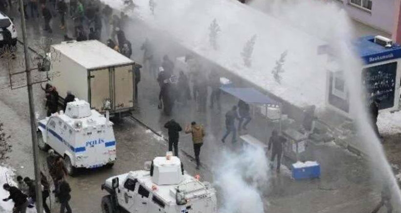 Hakkari'de cenaze törenine polis saldırısı
