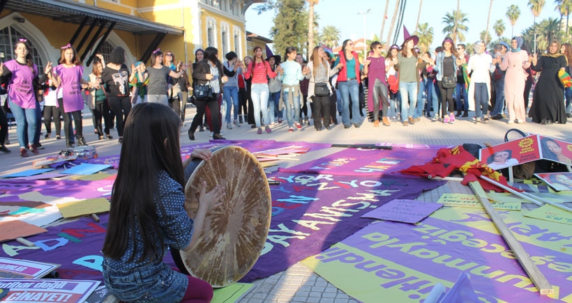 Adana'da kadınlar yaşam hakkı, özgürlük ve iş güvencesi için alandaydı