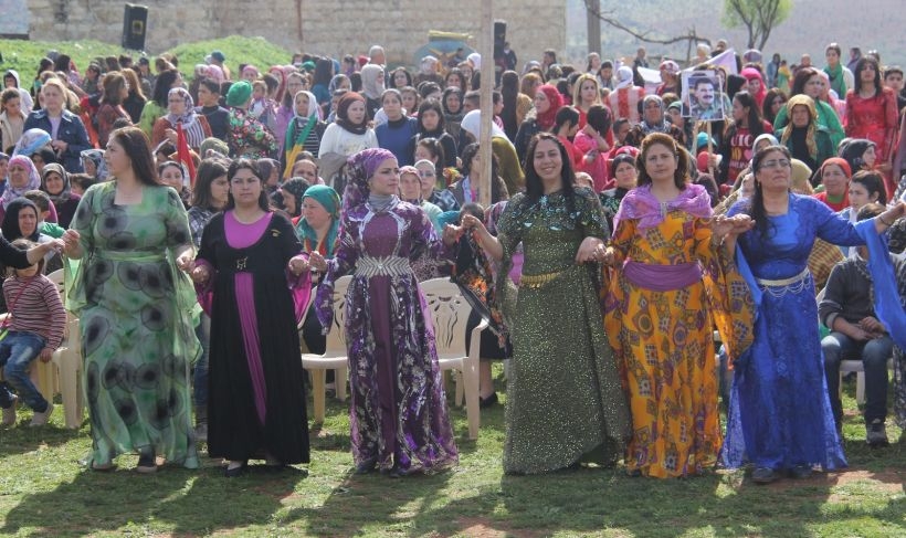 Rojava’da kadınlar 8 Mart'a büründü