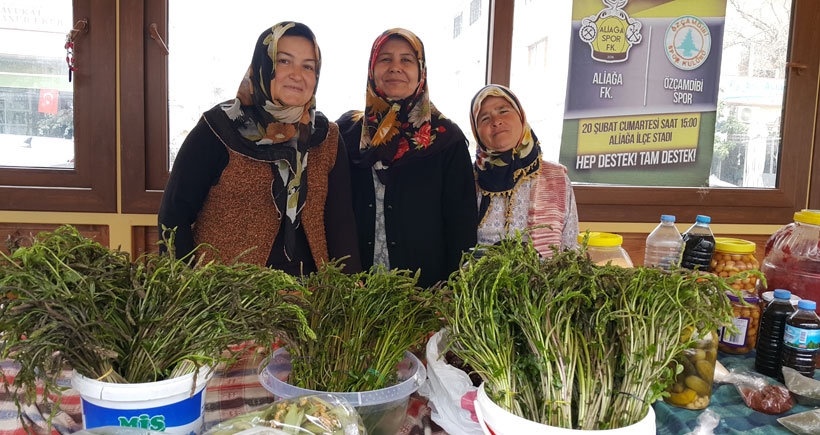 Yolu gözlenen sarmaşık köylü pazarında