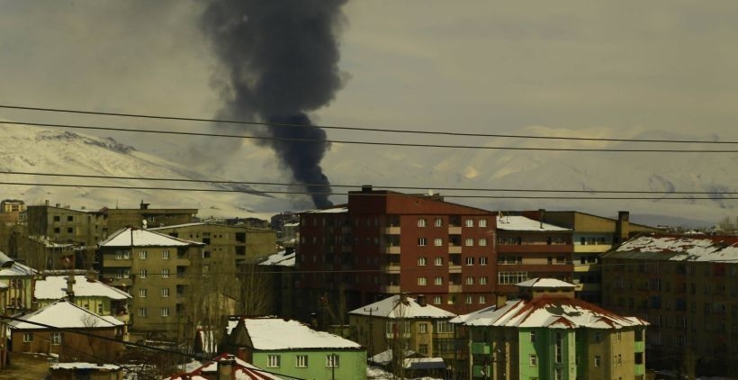 Yüksekova'da mahalleler bombalanıyor