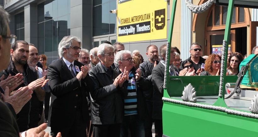 Hayatını kaybeden Usta Tiyatrocu Erhan Abir, sahneden uğurlandı