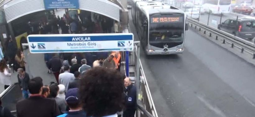 İhbar üzerine Avcılar Kampüs Metrobüs durağında hareketlilik yaşandı