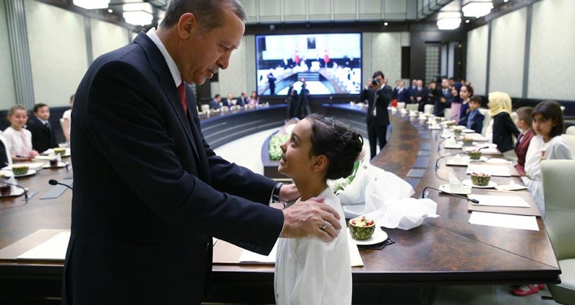 Erdoğan 23 Nisan'da çocuklara kan propagandası yaptı