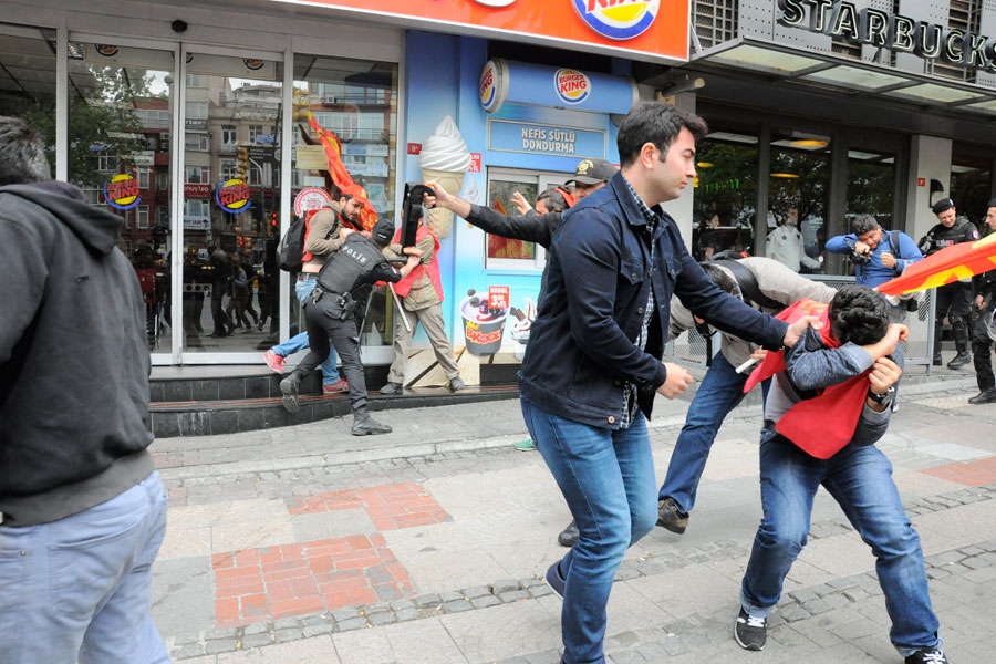 Taksim'e çıkmak isteyenlere gözaltı