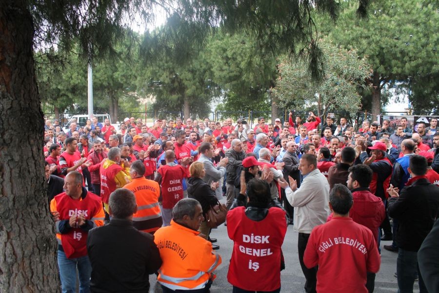 Sendikalı olan işçiyi ekmeğinden etmeye hakları yok