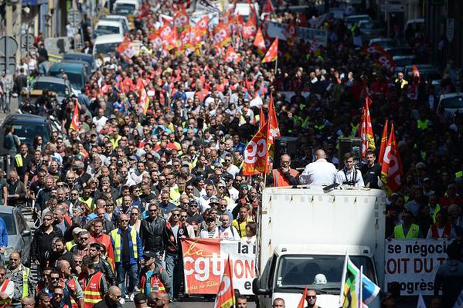 Fransa’da işçiler yasanın peşini bırakmıyor!