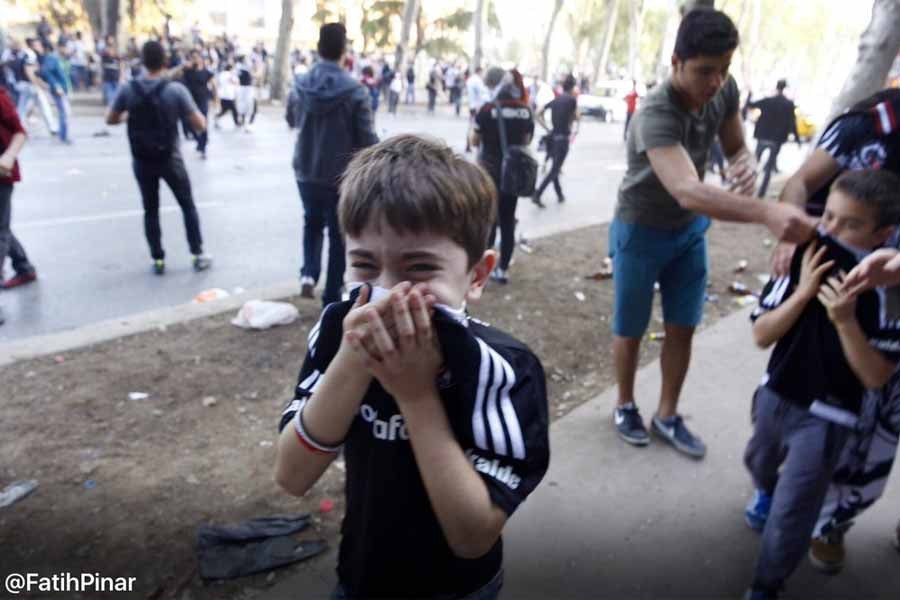 Şampiyonluğu kutlayan Beşiktaşlılara polis saldırdı