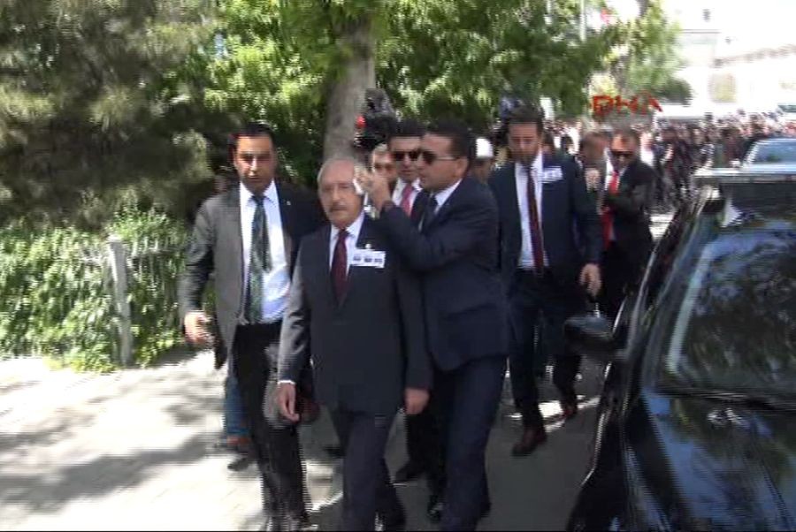 Asker cenazesinde Kılıçdaroğlu'ya yumurtalı saldırı