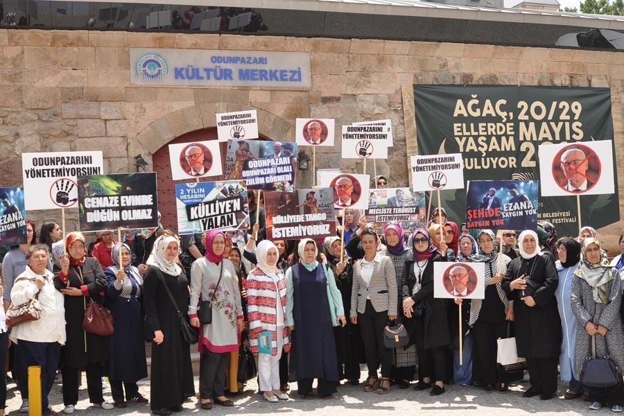 AKP’li kadınlardan tango gösterisine tepki