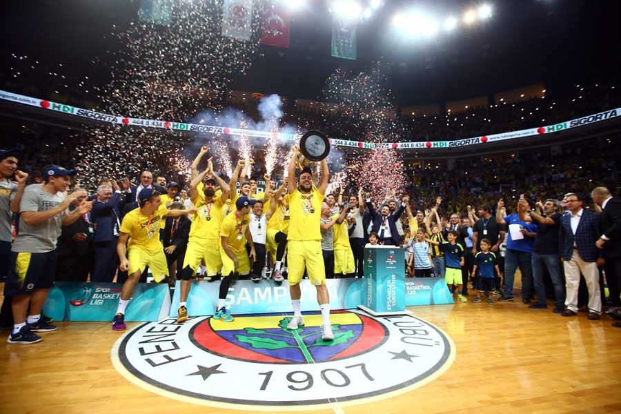 Şampiyon Fenerbahçe, kupasını aldı