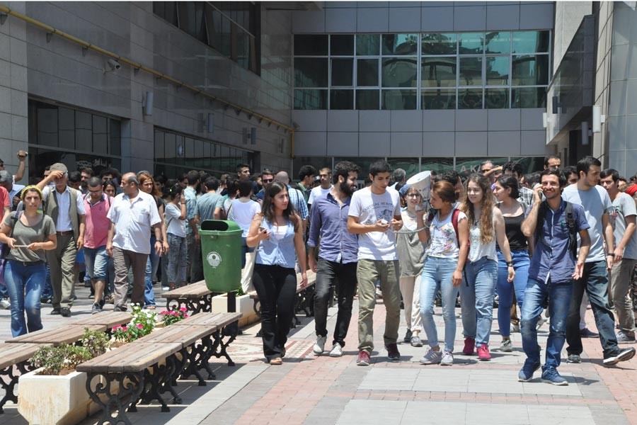 Mersin’de tutuklu öğrenciler tahliye oldu