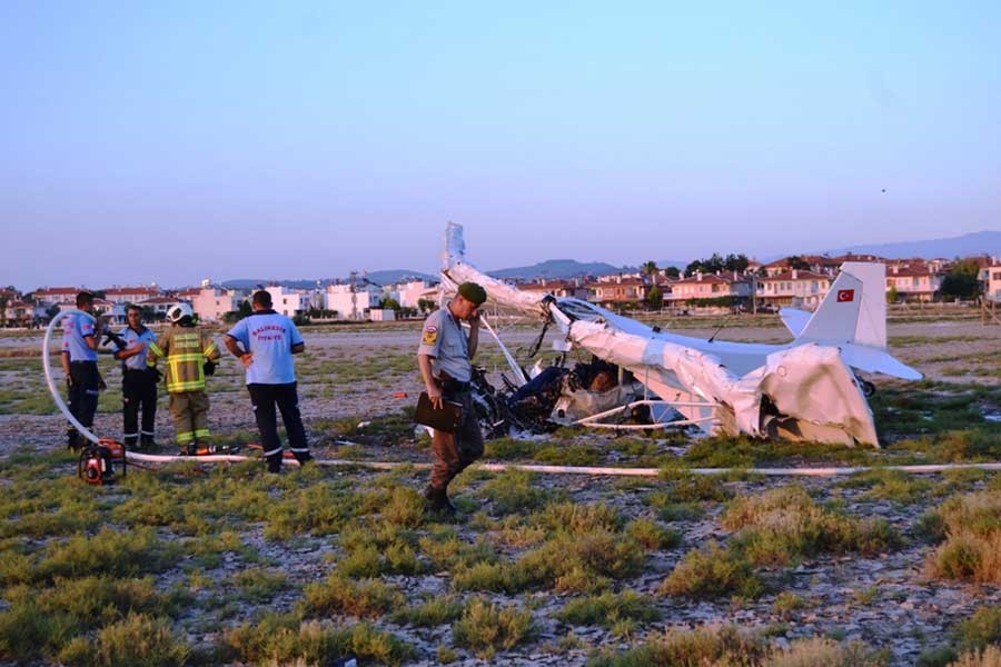 Ayvalık'ta eğitim uçağı düştü: 2 kişi öldü