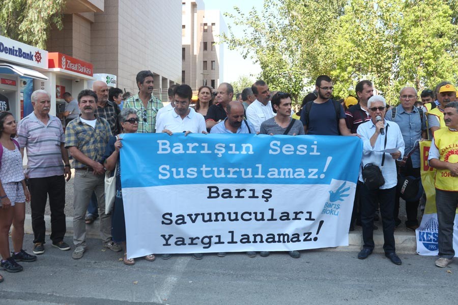 Barış Bloku üyeleri beraat etti