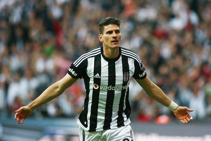 Mario Gomez Beşiktaş’da devam etmeyeceğini açıkladı