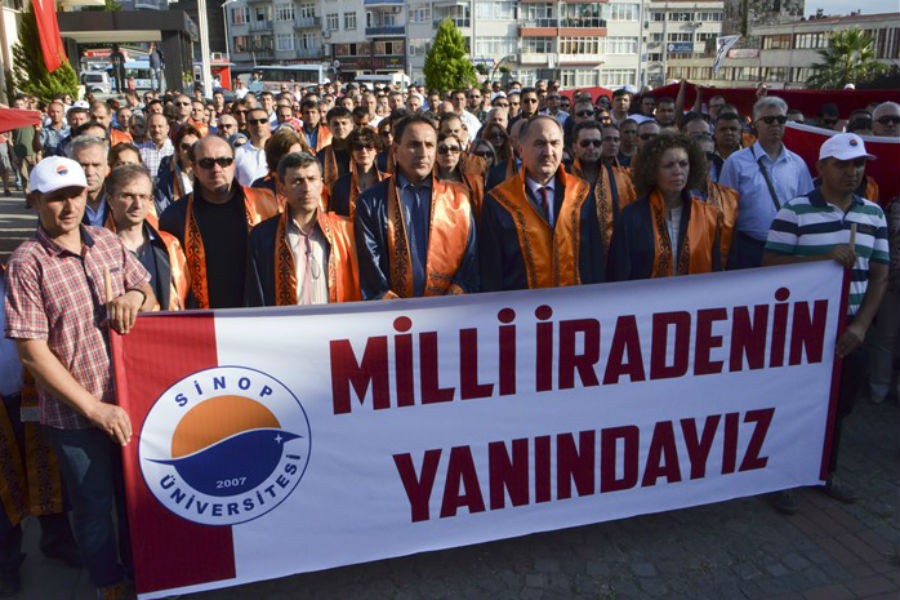 Rektörden ‘Cübbeni de alıp geleceksin’ talimatı 