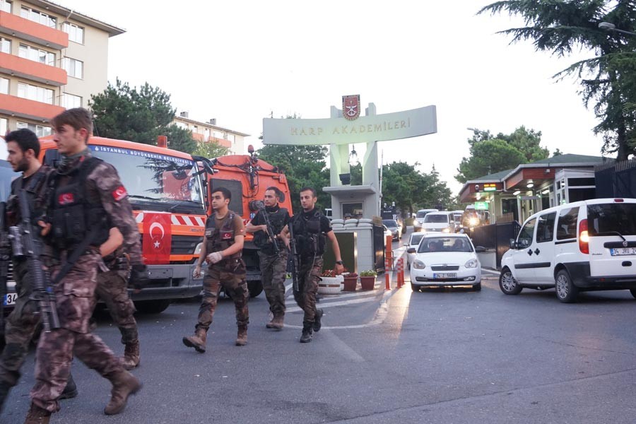 Harp Akademileri lojmanına operasyon, gözaltılar var