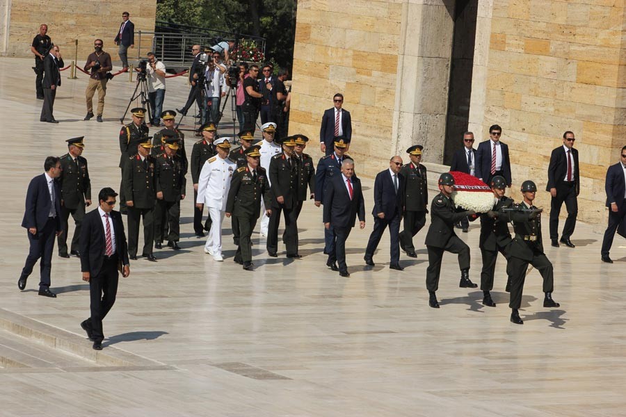 YAŞ üyeleri Anıtkabir’deydi