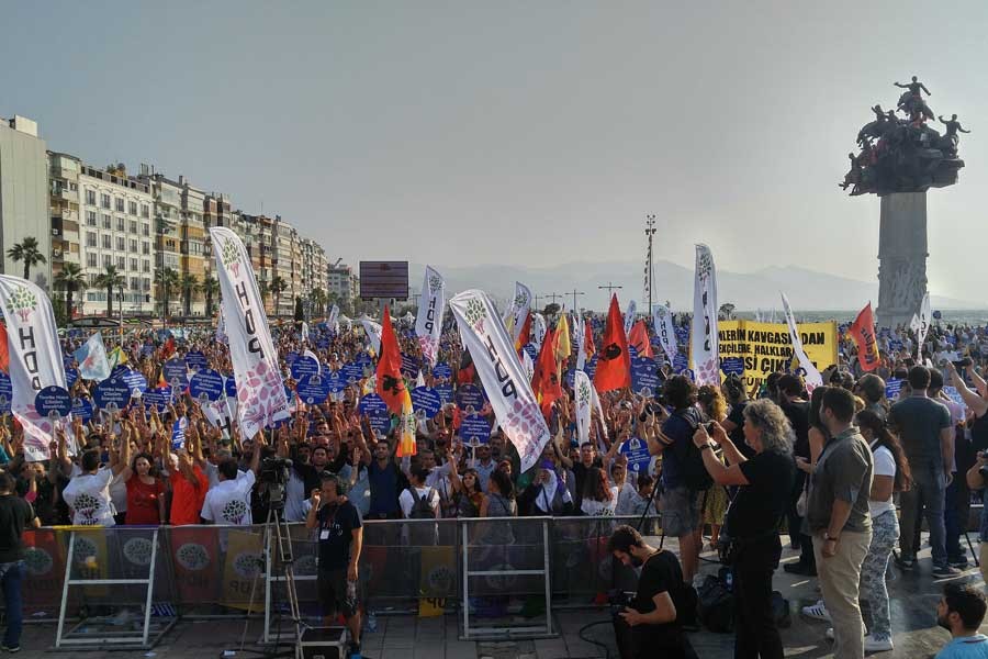 Demirtaş: Cemaati eleştirdiğimizde AKP'liler saldırıyordu