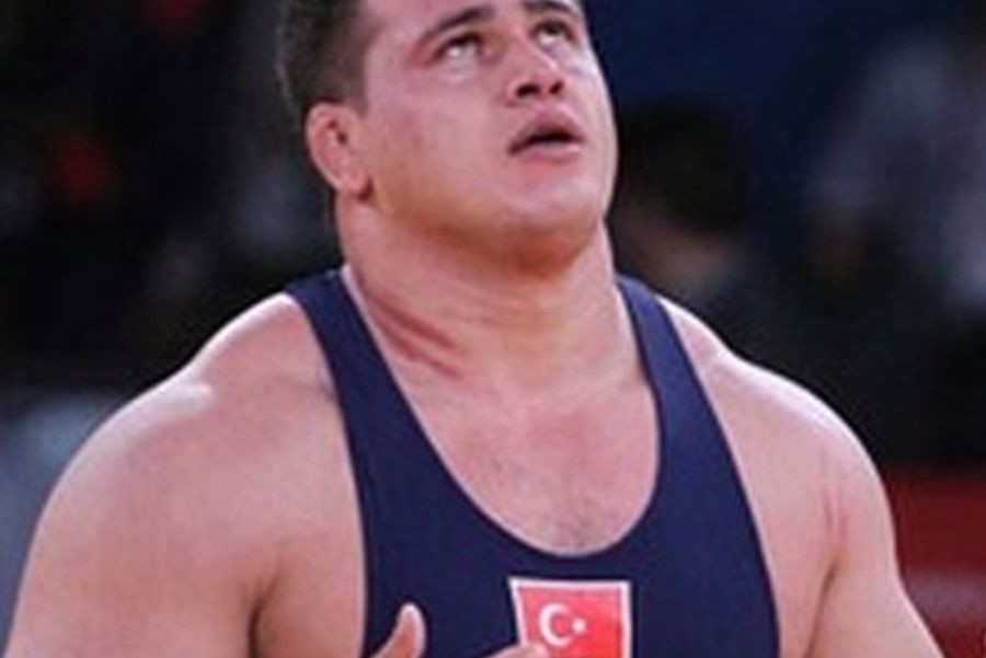 Rio 2016 açılışında bayrağı ırkçı güreşçi taşıyacak