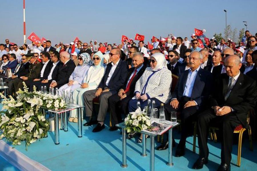 Kılıçdaroğlu ve Bahçeli son fotoğraf için kürsüye çıkmadı