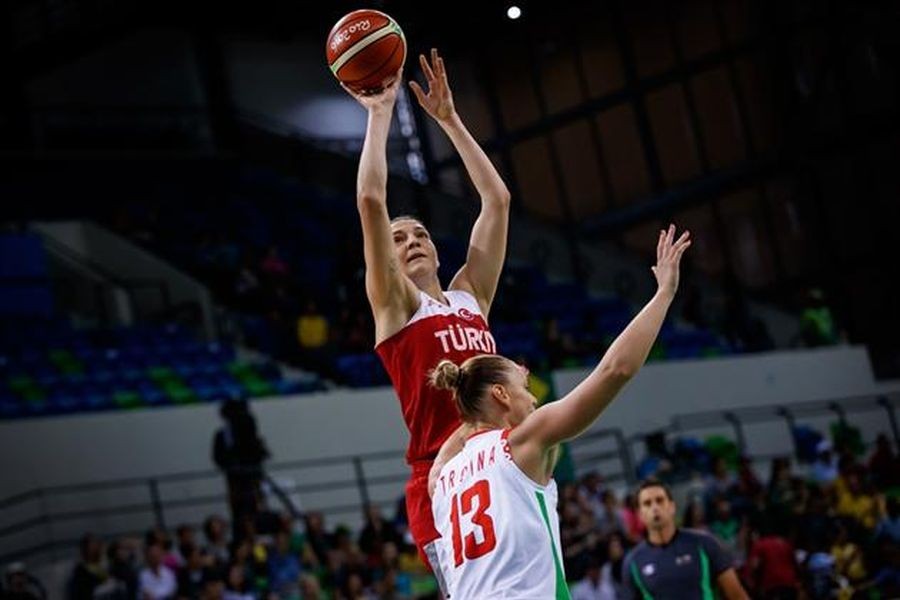 Türkiye, Belarus'u 74-71 yenerek son 8'i garantiledi