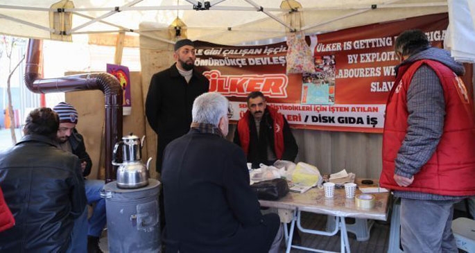 Direniş takkeyi düşürdü, keli gösterdi