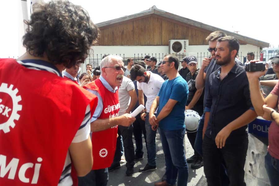 Varlık Fonu'nu protesto eden işçilere polis barikatı