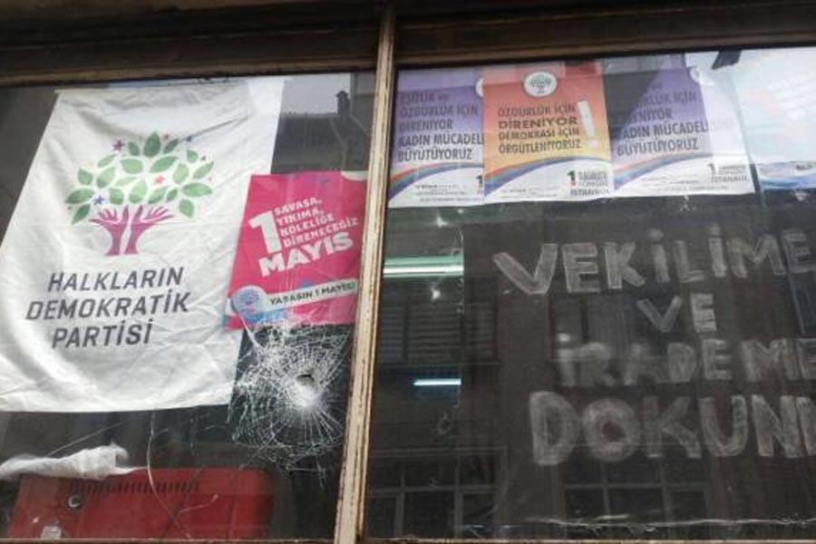 Bayrampaşa'da HDP binasına saldırı