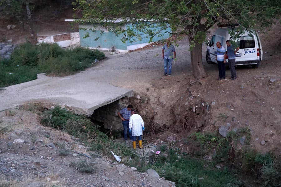 Çiçek toplayan çocuklar su kanalında ceset buldu