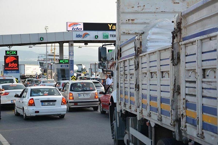 Eskihisar'da tatilci yoğunluğu