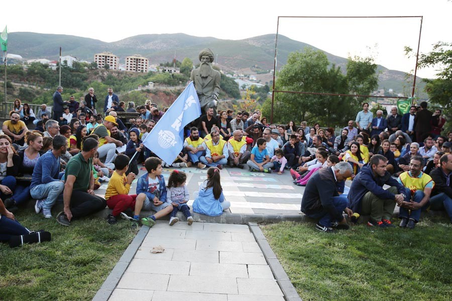 Dersimliler öğretmenleri için alandaydı 