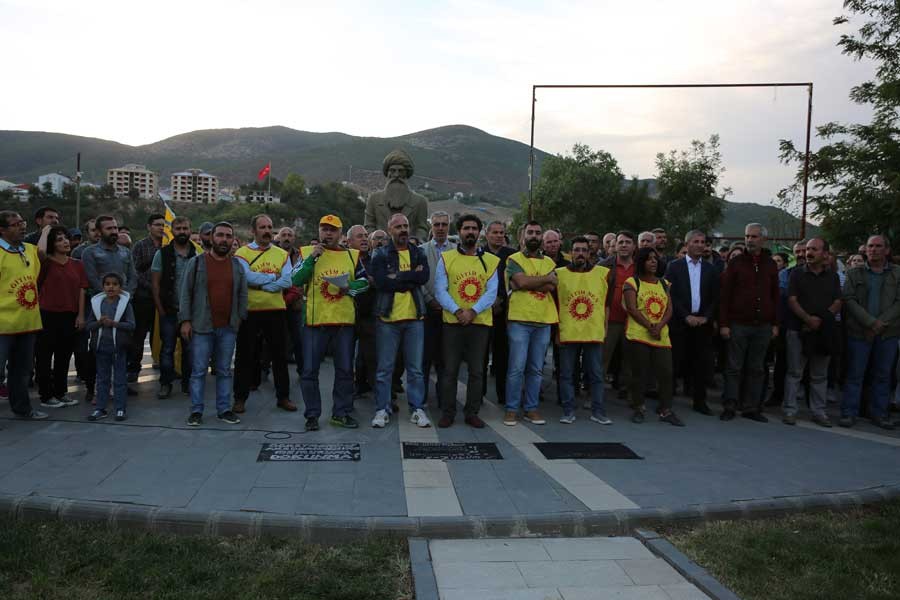 Dersim'de eğitim emekçileri için oturma eylemi sürüyor