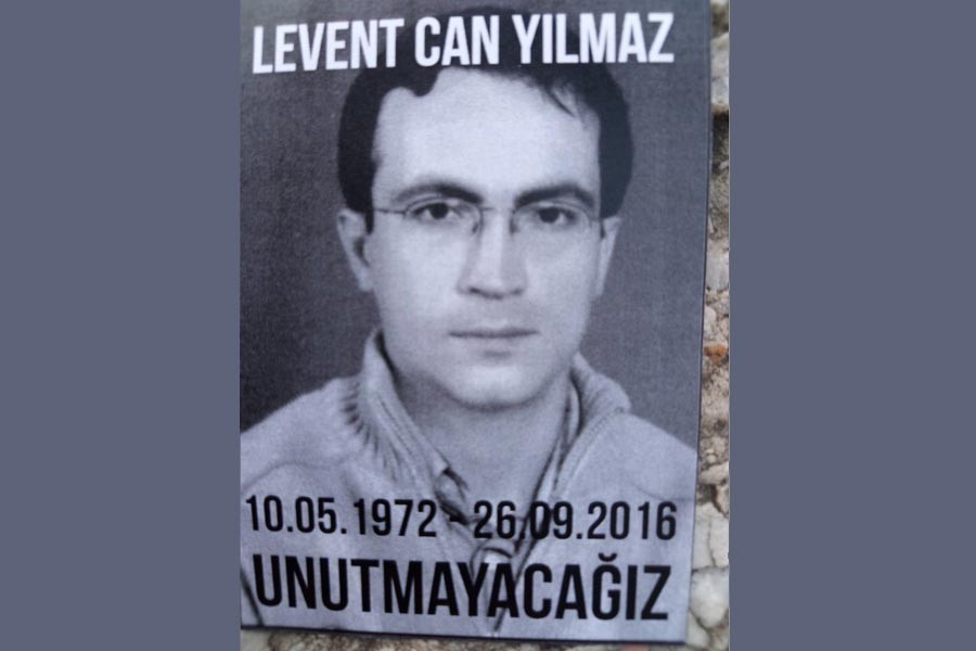 Çevirmen  Levent Can Yılmaz’ı dostları uğurladı