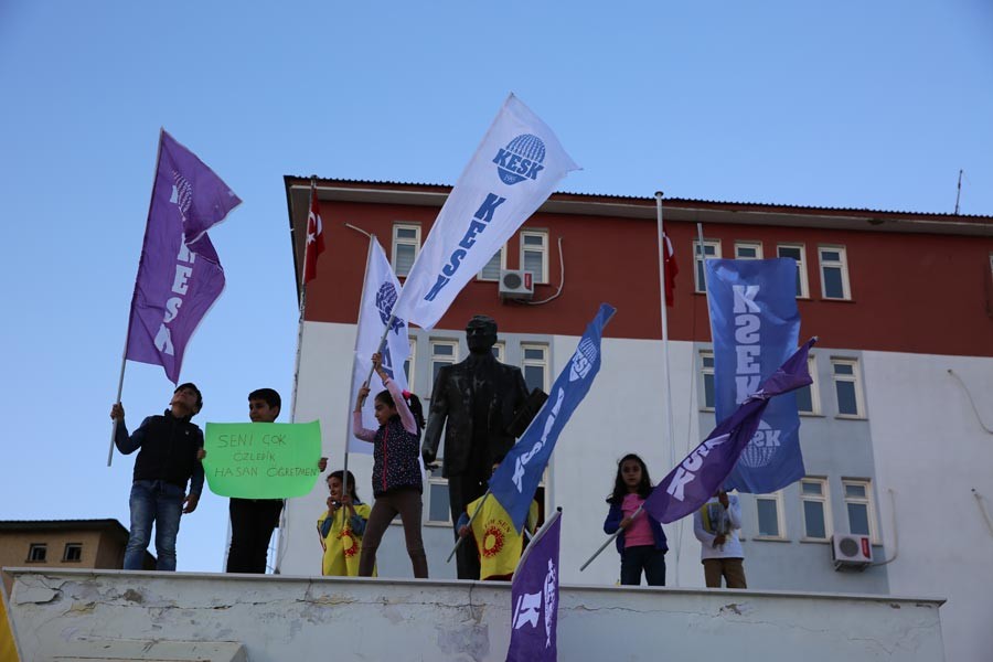 Dersim’de öğrenciler 'Öğretmenlerimizi özledik' dedi.