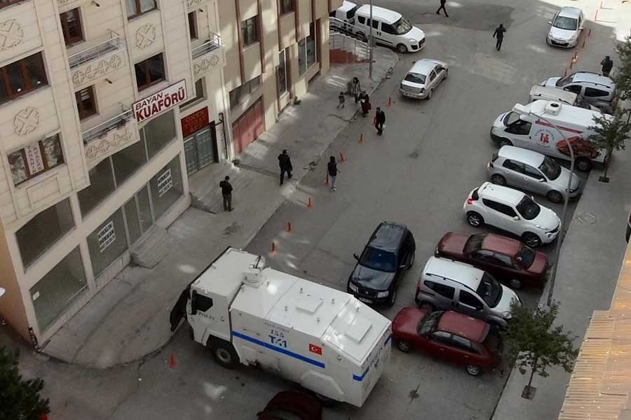 TOMA caddeyi kesti, esnaf iflasın eşiğinde