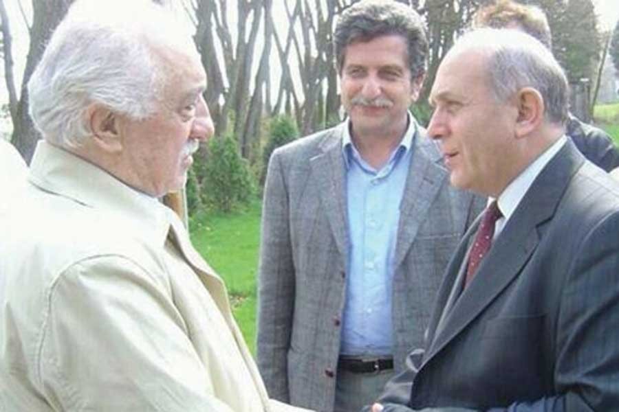 Ağbaba'dan Kuzu'ya: 'Gülen'in eteğinin altında resmimiz yok'