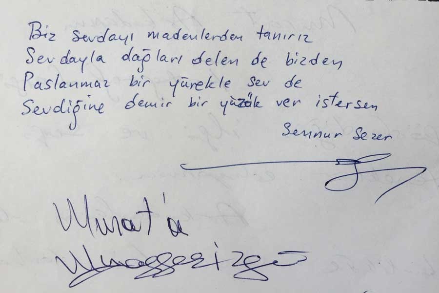 Sennur Sezer’in hediyesi, bir küçük dörtlük