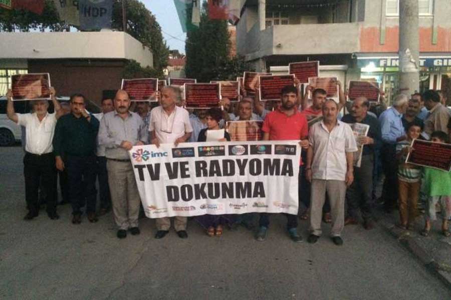 Radyo ve televizyonların kapatılmasına tepki