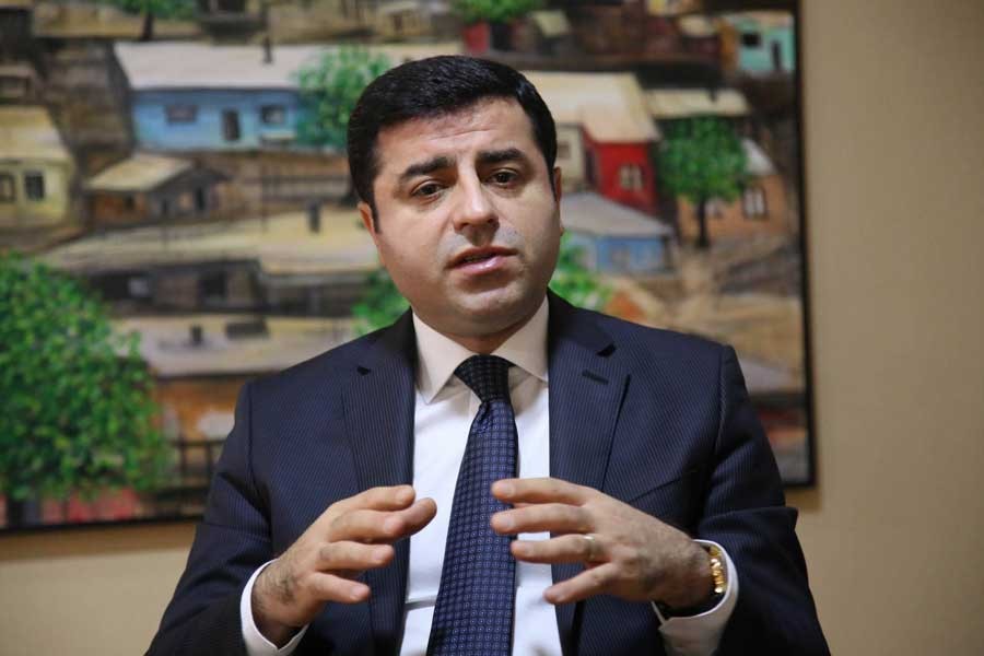 Tutuklanan Demirtaş'ın ilk mesajı: Mücadelemizi sürdüreceğiz