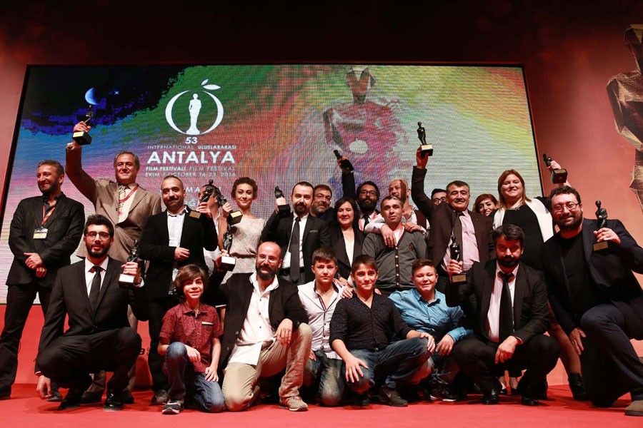 Antalya’da En İyi İlk Film Ödülü ‘Babamın Kanatları’nın oldu