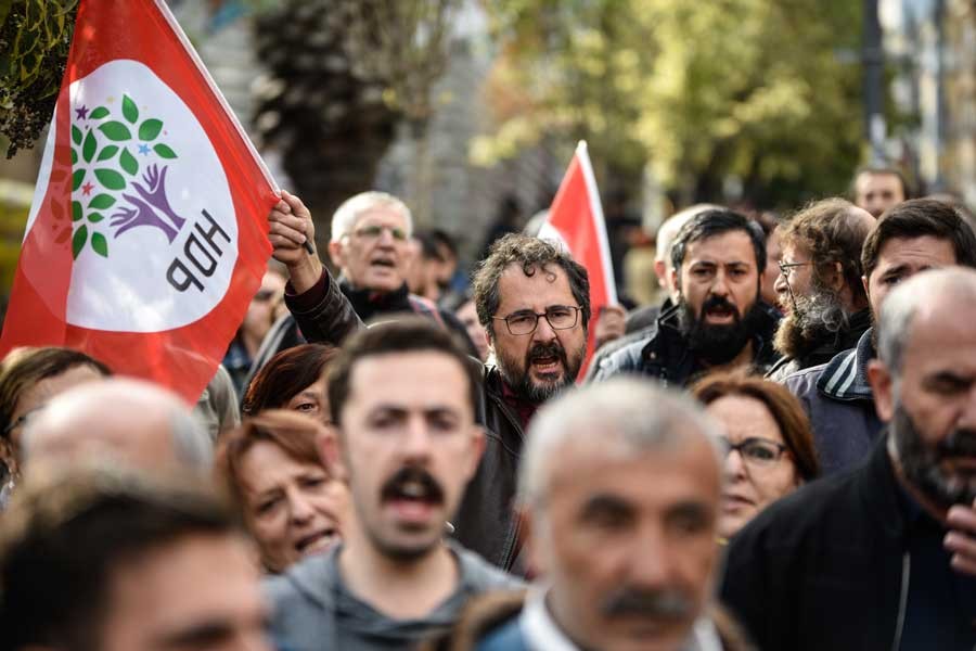 Eş başkanlara gözaltı, İstanbul’da protesto edildi